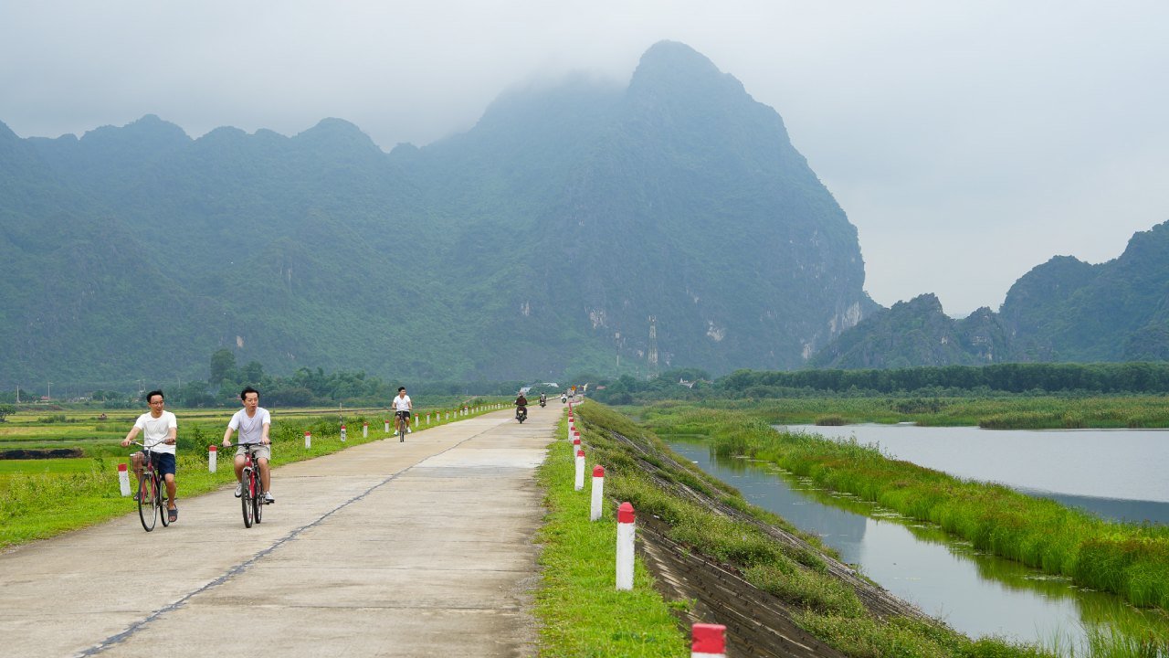 Ninh Binh Bike Tour: Hoa Lu, Tam Coc, Kenh Ga 2 Days